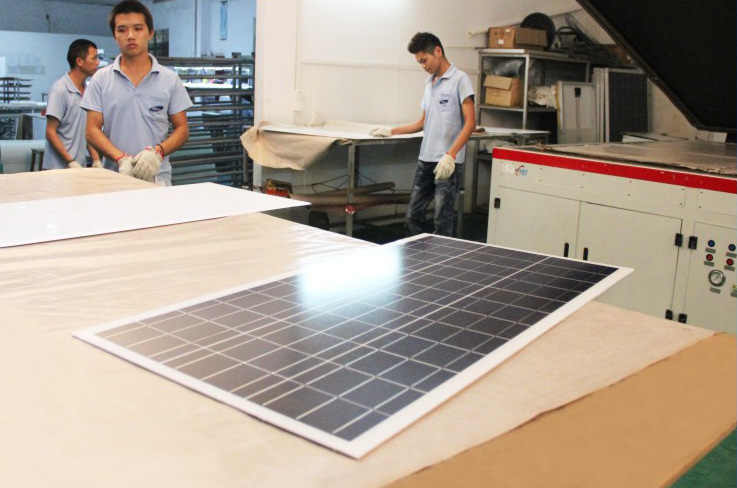 南德太陽能板層壓車間