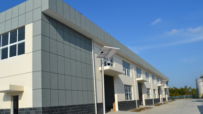 為什么現(xiàn)在新農(nóng)村道路建設(shè)都選用太陽(yáng)能路燈呢？