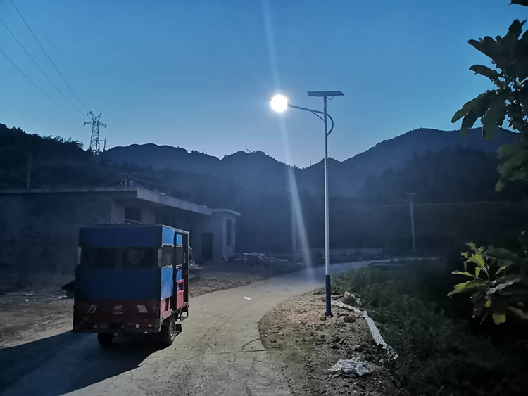 廣西太陽(yáng)能路燈_太陽(yáng)能路燈_農(nóng)村太陽(yáng)能路燈