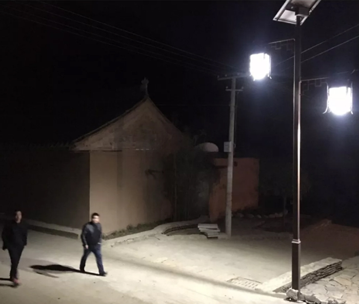 太陽(yáng)能庭院燈_太陽(yáng)能仿古路燈_南德太陽(yáng)能路燈