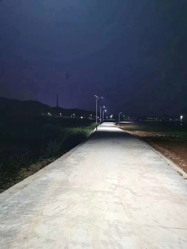 福建太陽能路燈_南德太陽能路燈_新農(nóng)村太陽能路燈專業(yè)廠家