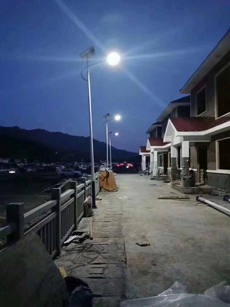 河北太陽(yáng)能路燈_南德太陽(yáng)能路燈_太陽(yáng)能路燈廠家