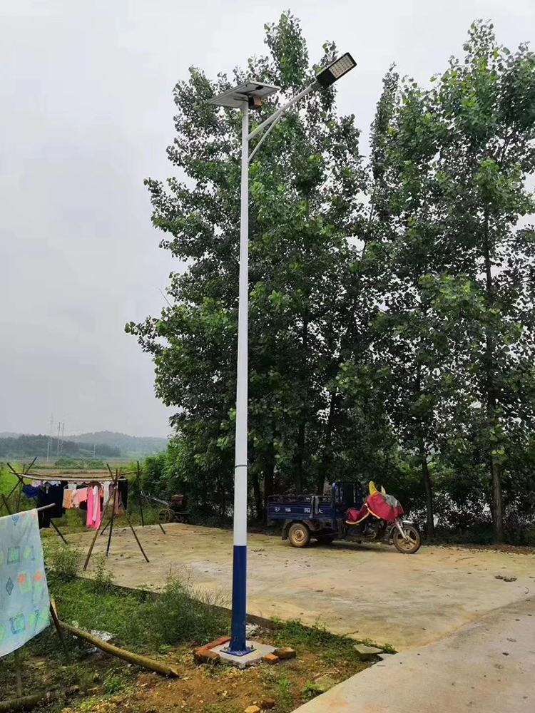 太陽(yáng)能路燈_湖北太陽(yáng)能路燈_南德太陽(yáng)能路燈