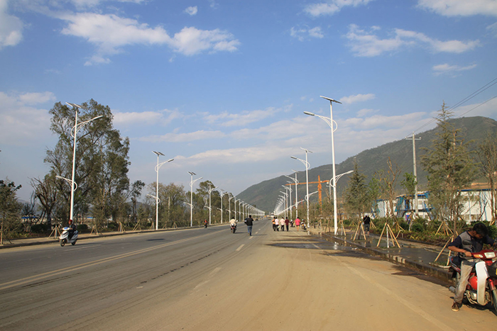 南德6米太陽(yáng)能路燈廠家