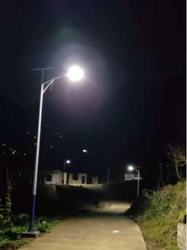 “村道路燈工程”拓寬照亮鄉(xiāng)村路