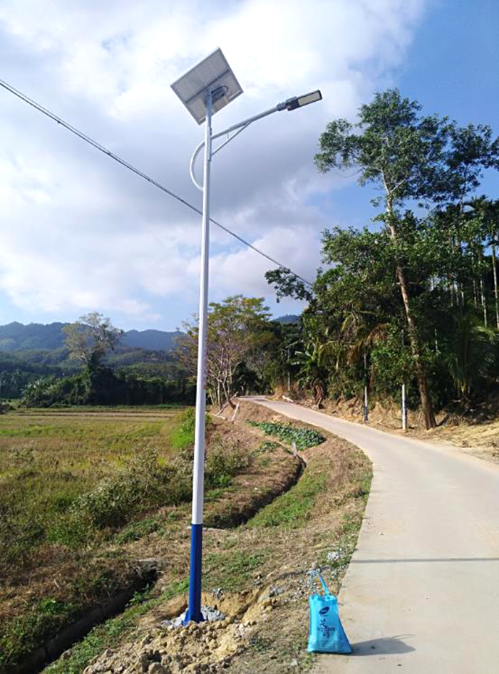 6米太陽(yáng)能路燈_30W太陽(yáng)能路燈_南德太陽(yáng)能路燈生產(chǎn)廠家