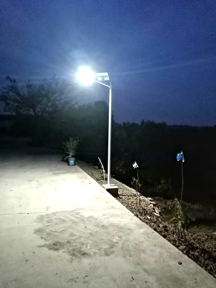 太陽能路燈300W_重慶太陽能路燈_太陽能路燈生產(chǎn)廠家