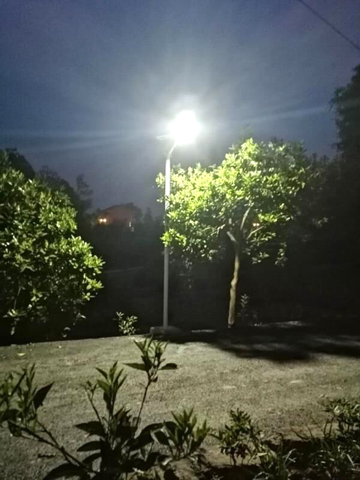 太陽能路燈300W_重慶太陽能路燈_太陽能路燈生產(chǎn)廠家