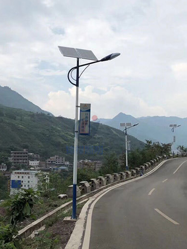 太陽(yáng)能路燈照亮山西鄉(xiāng)村夜 從細(xì)扶持見(jiàn)真情