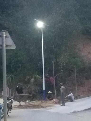 海南五指山毛道鄉(xiāng)太陽能路燈