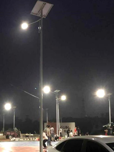 【美麗河南鄉(xiāng)村建設(shè)】“精準(zhǔn)脫貧”太陽能路燈照亮小鄉(xiāng)村路