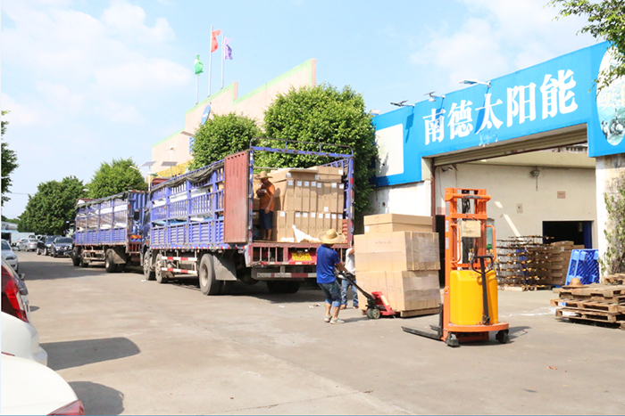 太陽(yáng)能LED路燈 太陽(yáng)能路燈廠家 中山市南德太陽(yáng)能燈飾有限公司