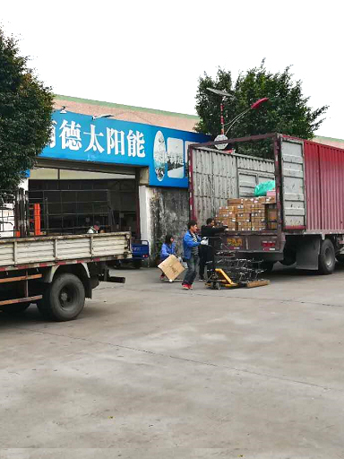 廣東省慧州市龍門縣漢鎮(zhèn)太陽能路燈裝車發(fā)貨