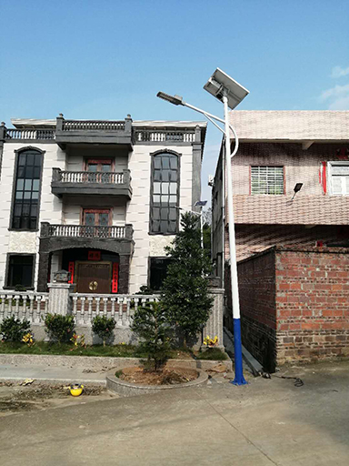 重慶市彭水縣龍射鎮(zhèn)鐘山村250盞太陽能路燈照亮村民出行路