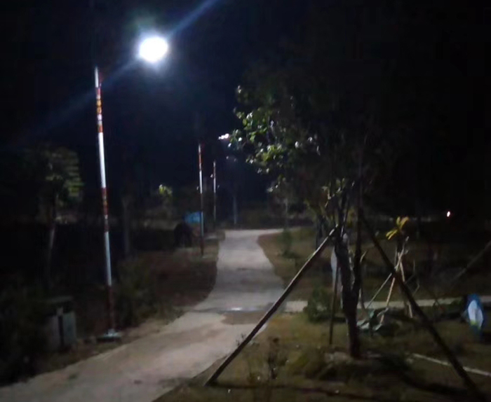 太陽(yáng)能路燈廠 太陽(yáng)能路燈價(jià)格 LED太陽(yáng)能路燈