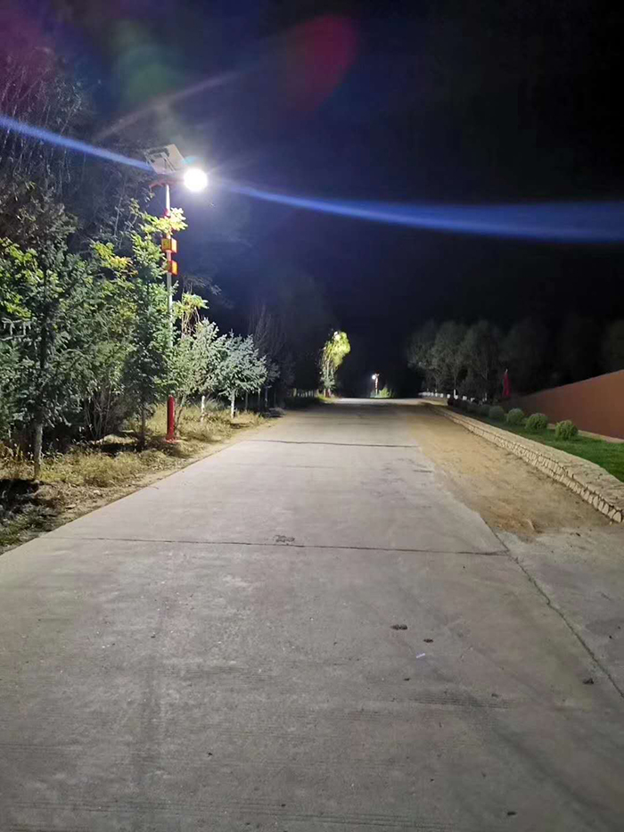 甘肅太陽能路燈_新農(nóng)村太陽能路燈_南德太陽能路燈廠家