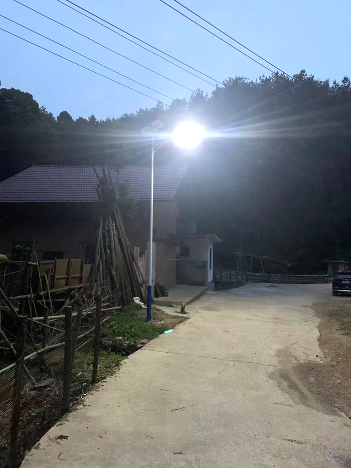 湖南太陽能路燈_LED太陽能路燈_學(xué)校太陽能路燈_6米太陽能路燈