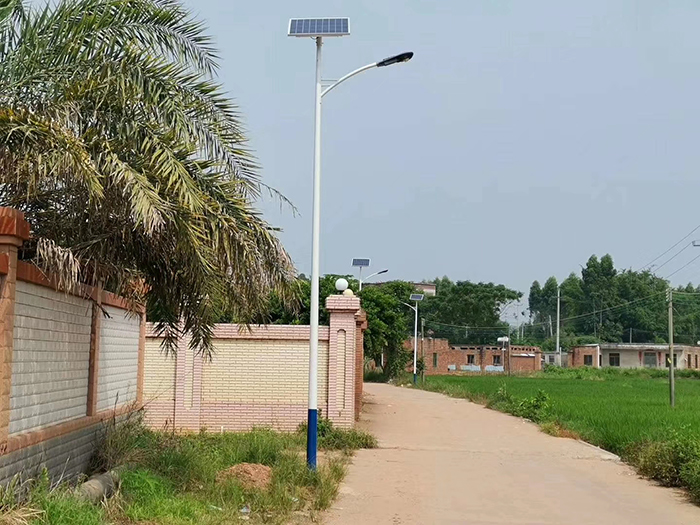 南德太陽(yáng)能路燈生產(chǎn)路燈廠家