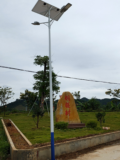 廣東新農(nóng)村6米雙頭太陽能路燈點(diǎn)亮桐槎村