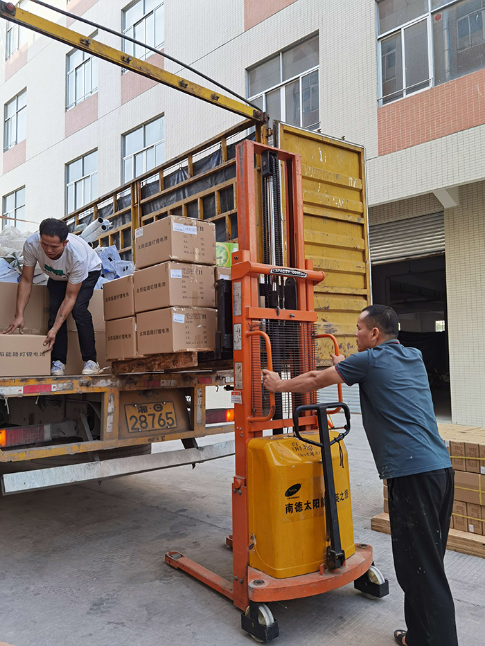 湖南太陽(yáng)能路燈_農(nóng)村太陽(yáng)能路燈_太陽(yáng)能路燈