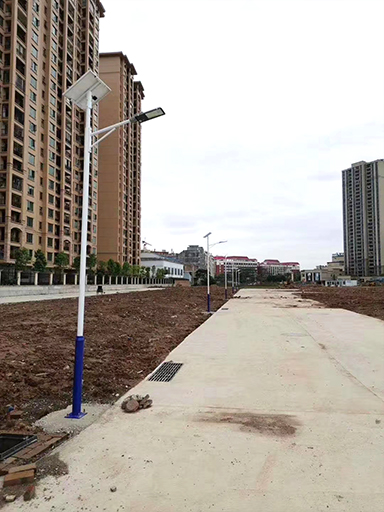 呼倫貝爾南開社區(qū) 17套太陽能路燈照亮居民出行路