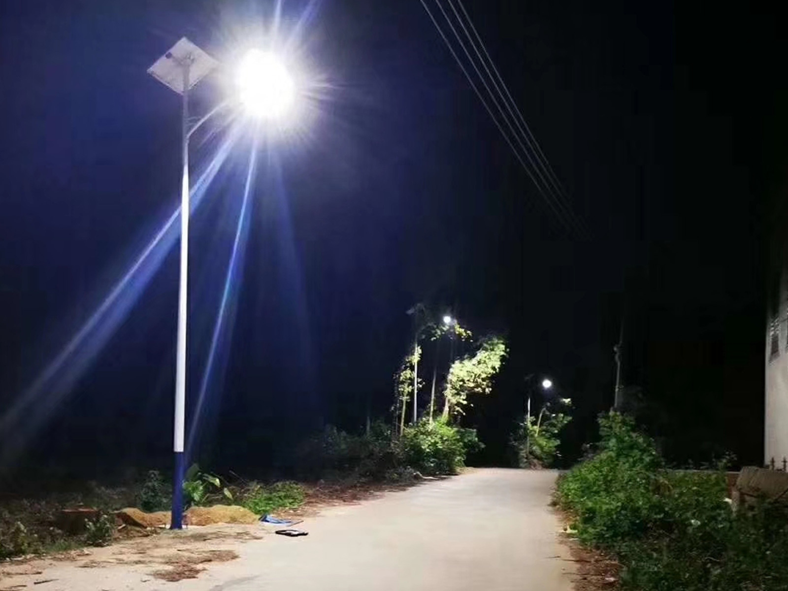 太陽(yáng)能路燈夜間效果